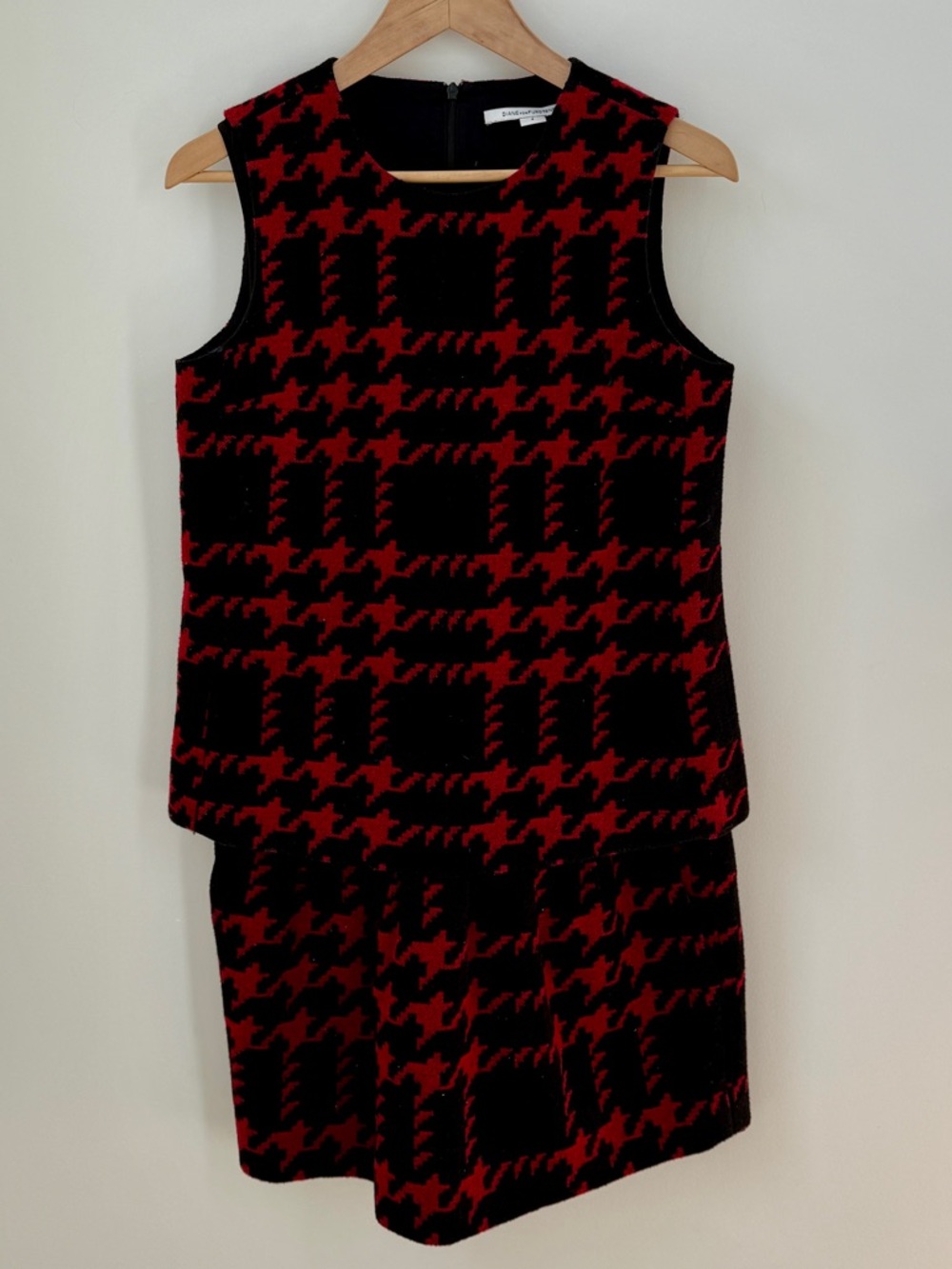DIANE VON FURSTENBURG Vintage Red and Black Houndstooth 2-Piece Sleeveless Dress - Picture 1 of 9